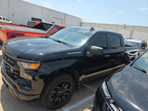 Used 2022 Chevrolet Silverado 1500 Custom RWD image 2