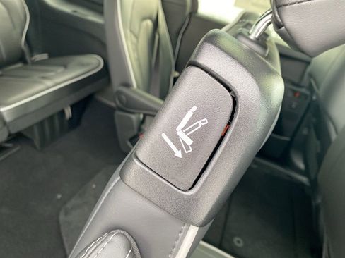 New 2026 Chrysler Pacifica Limited w/ S Appearance Package image 14