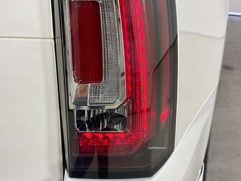 Used 2015 GMC Yukon Denali w/ Premium Package AWD/4WD image 34