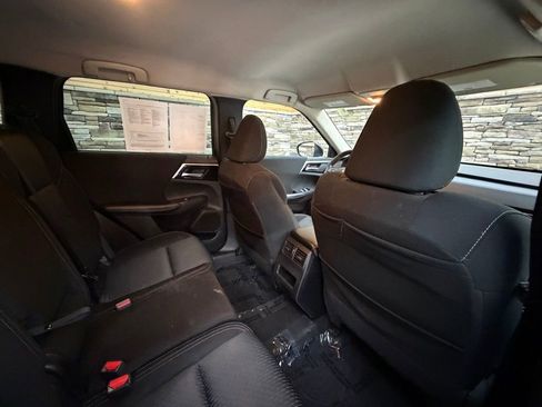 Used 2022 Mitsubishi Outlander ES image 25