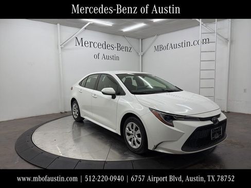 Used 2020 Toyota Corolla LE image 1