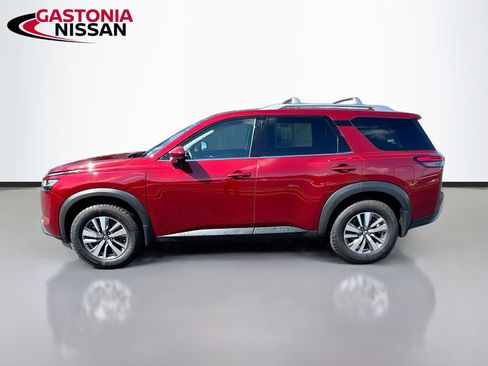 Used 2023 Nissan Pathfinder SL image 5