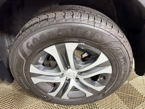 Used 2018 Toyota RAV4 LE image 19