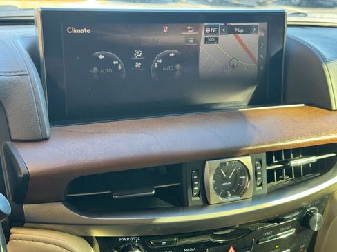 Used 2019 Lexus LX 570 4WD image 34