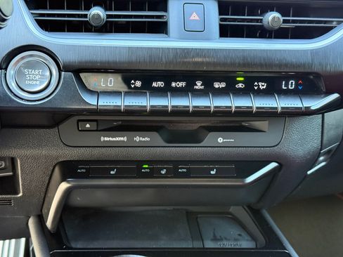 Used 2019 Lexus UX 200 image 20