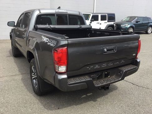 Used 2016 Toyota Tacoma TRD Sport w/ Towing Package AWD/4WD image 4
