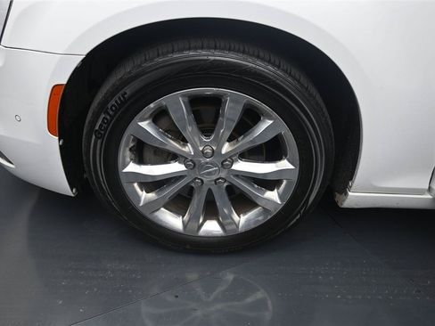 Used 2017 Chrysler 300 C w/ Safetytec Plus Group AWD/4WD image 14