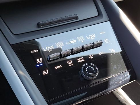 Certified 2025 Porsche Macan Electric image 35