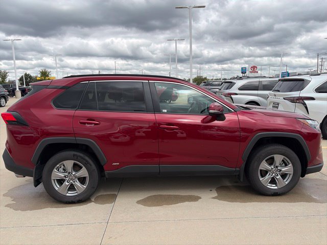 Used 2024 Toyota RAV4 LE AWD/4WD image 8