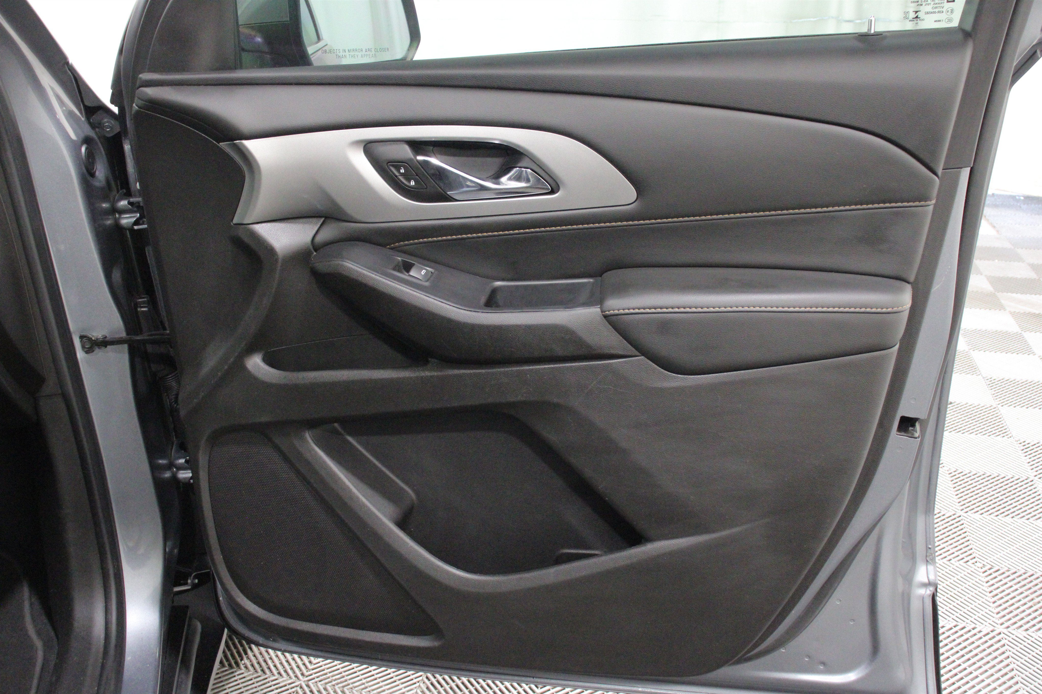 Used 2021 Chevrolet Traverse LT FWD image 31