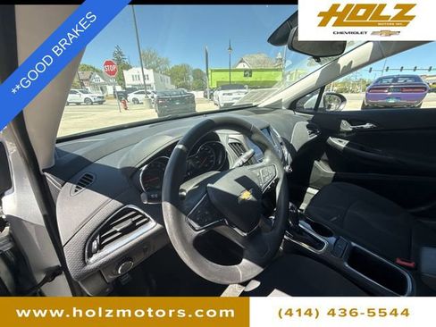 Certified 2017 Chevrolet Cruze LT w/ Convenience Package FWD image 10