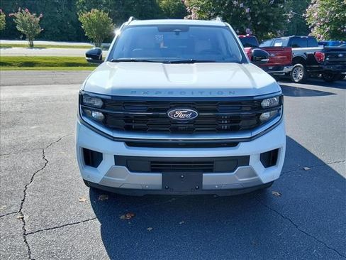 Used 2025 Ford Expedition Max Platinum AWD/4WD image 9