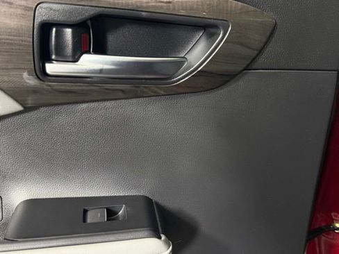 Used 2023 Toyota Highlander Limited FWD image 23