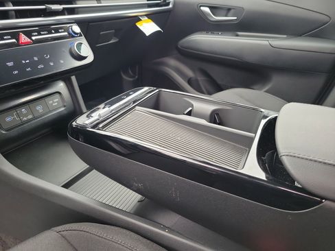 New 2026 Hyundai Tucson Blue SE image 12