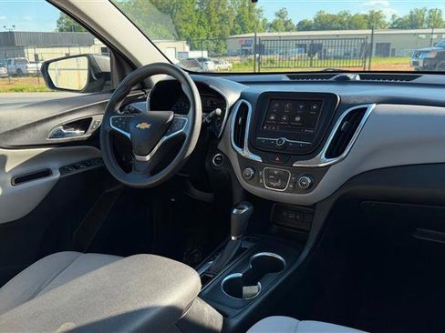 Used 2018 Chevrolet Equinox LS FWD image 12