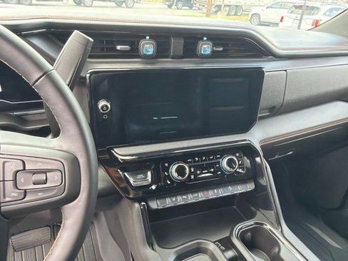 Used 2025 GMC Sierra 2500 AT4 w/ AT4 Premium Plus Package AWD/4WD image 15