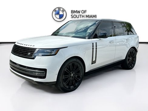 Used 2024 Land Rover Range Rover SE image 3