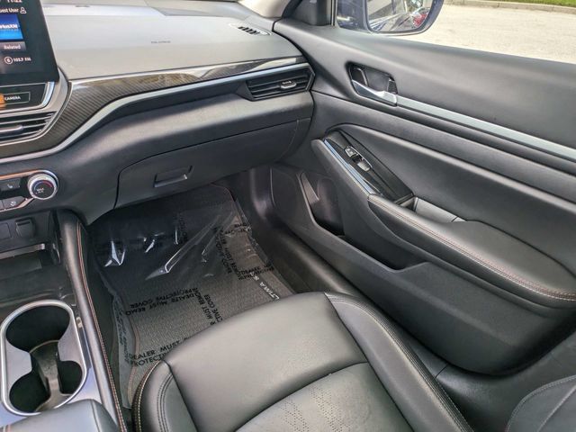 Used 2024 Nissan Altima 2.5 SR w/ SR Premium Package FWD image 16