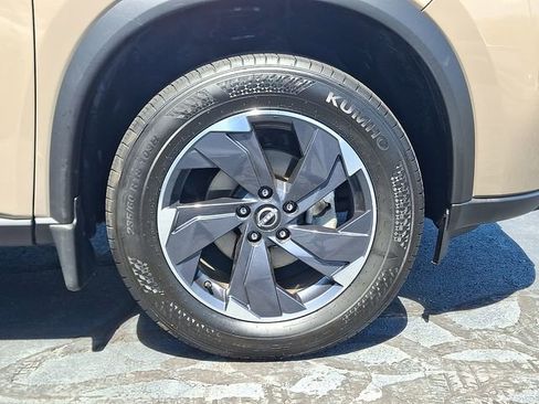 Used 2024 Nissan Rogue SV AWD/4WD image 8