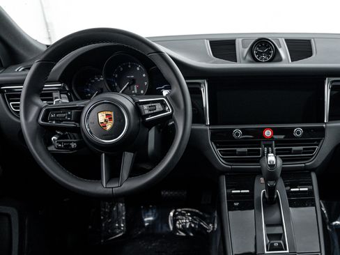 Certified 2026 Porsche Macan AWD/4WD image 24