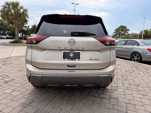 Used 2025 Nissan Rogue SL w/ Tech Package AWD/4WD image 9