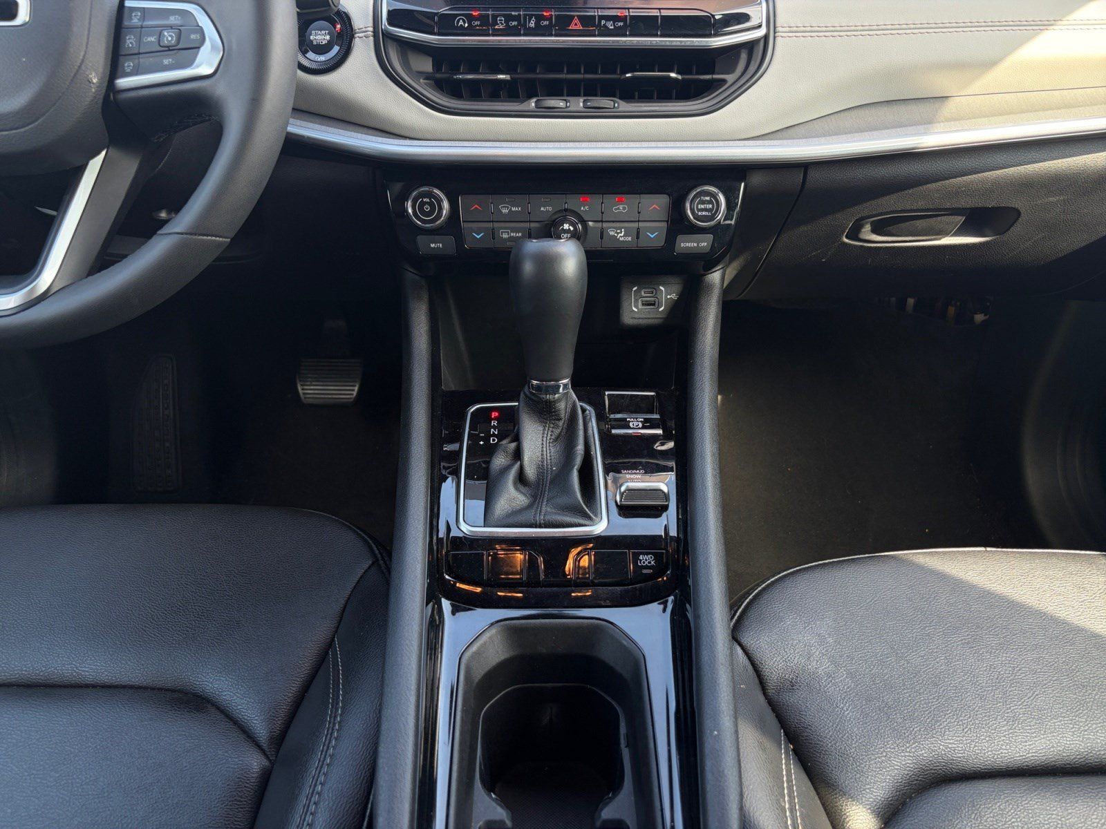 Used 2025 Jeep Compass Limited AWD/4WD image 18
