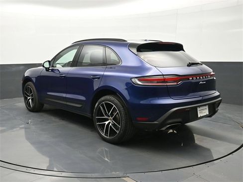 Used 2025 Porsche Macan image 3