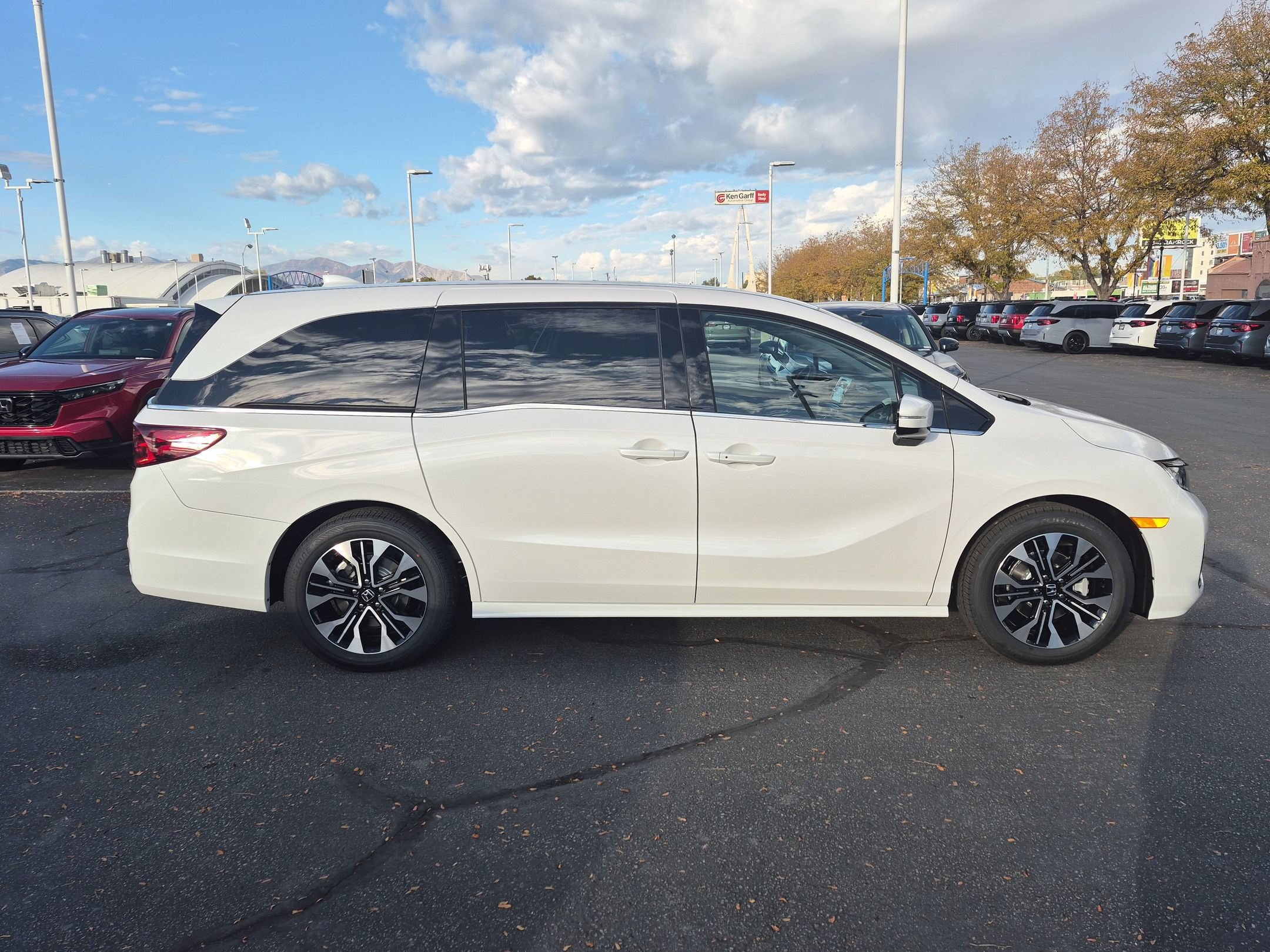 New 2027 Honda Odyssey Elite image 2