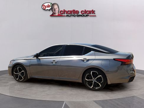 Used 2024 Nissan Altima 2.5 SR FWD image 2