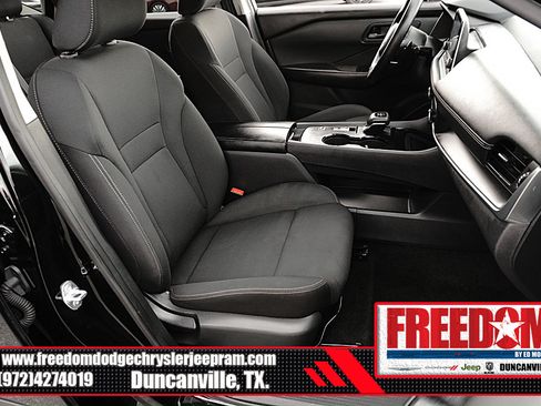Used 2024 Nissan Rogue S FWD image 15