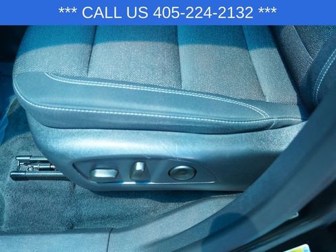 Used 2025 Chevrolet Traverse LT FWD image 19