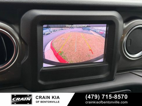 Used 2019 Jeep Wrangler Unlimited Sahara w/ LED Lighting Group AWD/4WD image 18