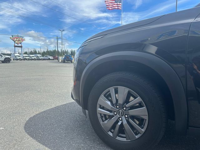 Used 2025 Nissan Pathfinder SV AWD/4WD image 29