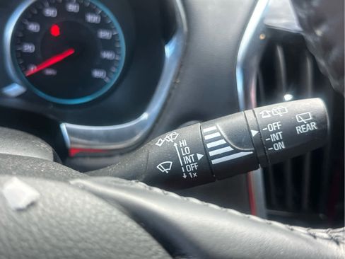 Used 2022 Chevrolet Traverse LT image 32