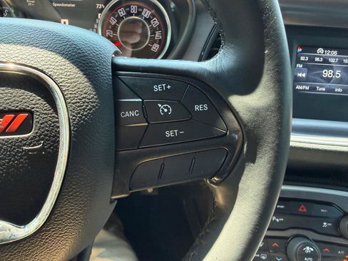 Used 2015 Dodge Challenger SXT w/ Driver Convenience Group RWD image 21