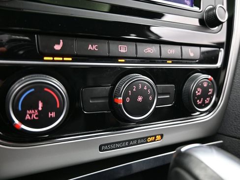 Used 2019 Volkswagen Passat 2.0T Wolfsburg image 16