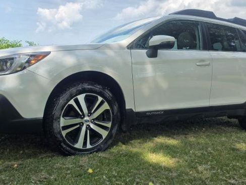Used 2018 Subaru Outback 2.5i Limited image 3
