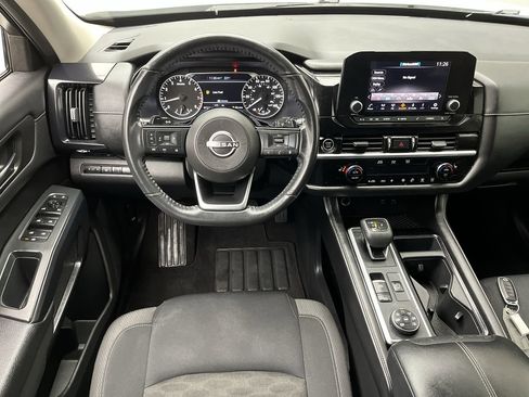 Used 2023 Nissan Pathfinder SV image 13