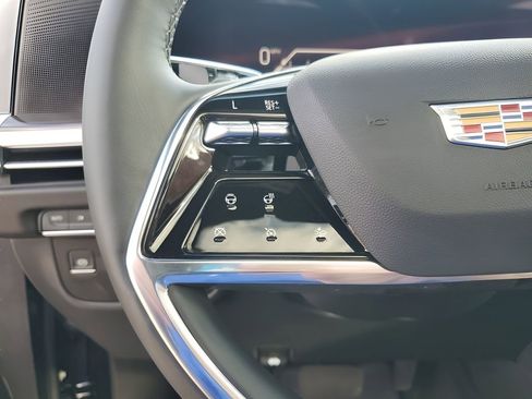 Certified 2025 Cadillac Escalade Premium Luxury image 36