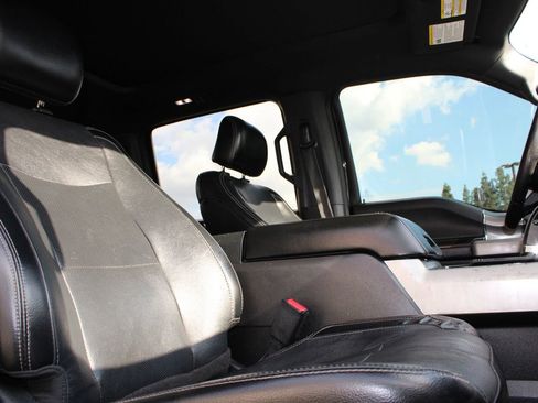 Used 2015 Ford F150 Lariat image 9