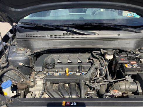 Used 2023 Hyundai Venue SEL w/ Cargo Package FWD image 9