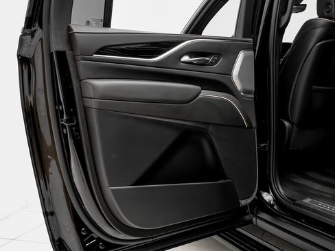 Used 2023 Cadillac Escalade ESV V image 37