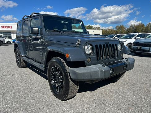 Used 2018 Jeep Wrangler Unlimited Sahara image 10