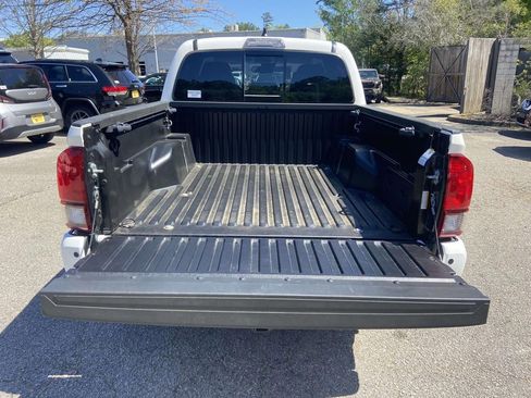 Used 2023 Toyota Tacoma SR5 AWD/4WD image 5
