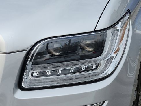 Used 2019 Lincoln Navigator Reserve image 9