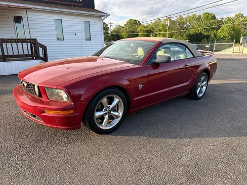 Used 2009 Ford Mustang GT RWD image 3