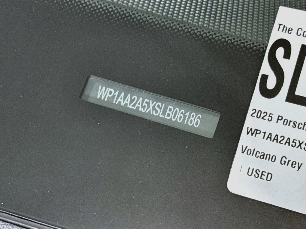 Certified 2025 Porsche Macan AWD/4WD image 27
