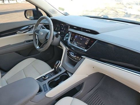 Used 2024 Cadillac XT6 Premium Luxury w/ Technology Package AWD/4WD image 14