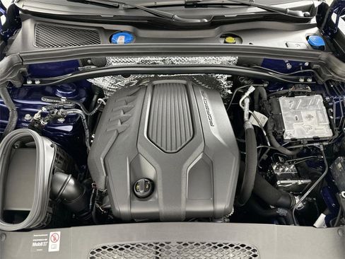 Used 2026 Porsche Macan AWD/4WD image 37
