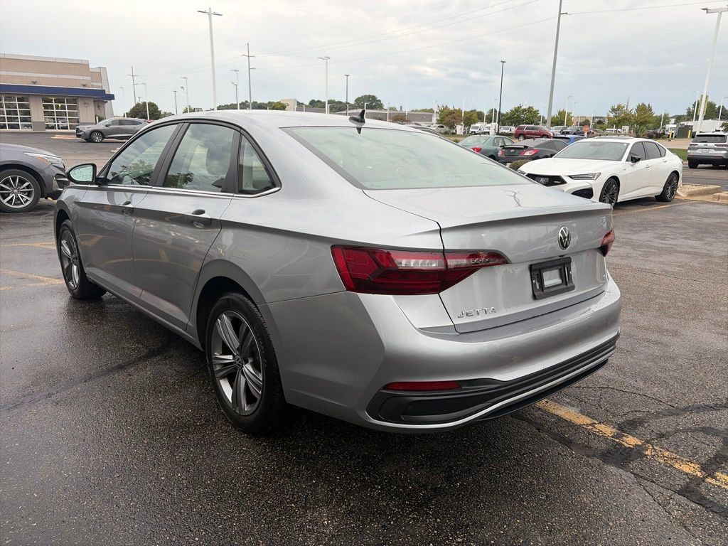 Used 2023 Volkswagen Jetta SE FWD image 6